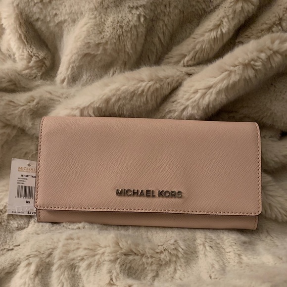Michael Kors Handbags - Michael Kors Wallet- NWT!! ๐ค Michael Kors Handbags - Michael Kors Wallet- NWT!! ๐ค